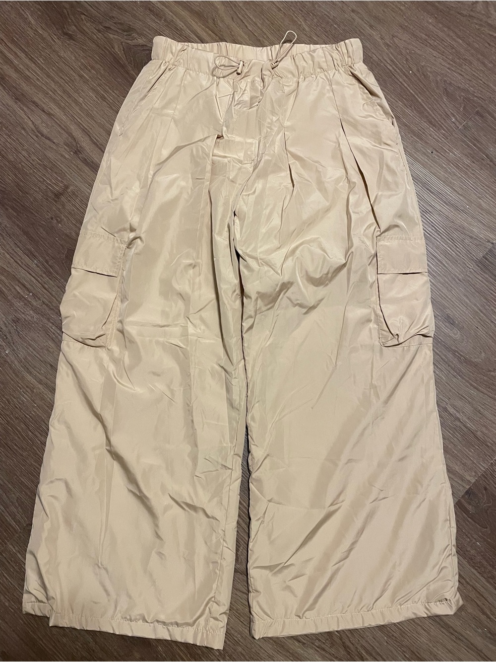 NWT Khaki Wide Leg Cargo Parachute Pants in Beige